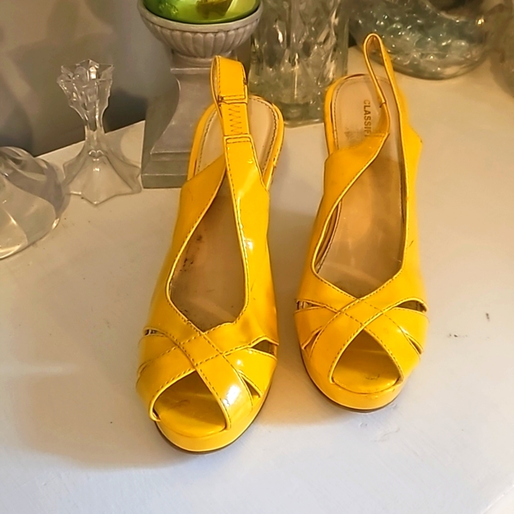 Classified Designer Open Toe Sandel, Sz 8.5, Pantent, Yellow Color, Wedge